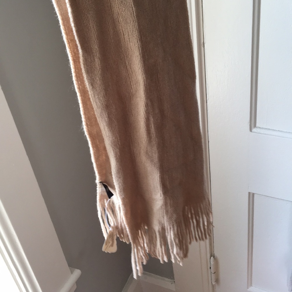 Knit scarf